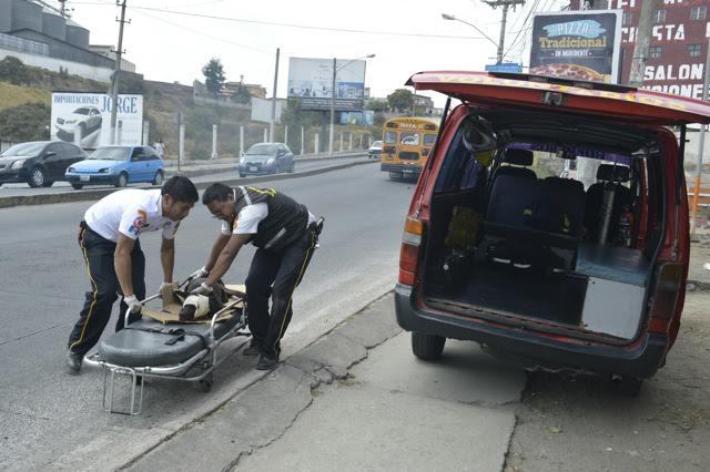 bombero-rescata-perro-atropellado4