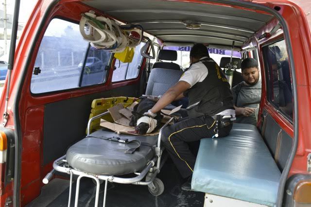 bombero-rescata-perro-atropellado7