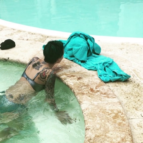 ruby rose vacaciones perro 2