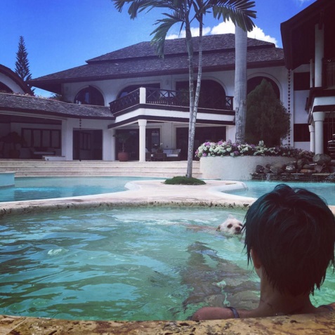 ruby rose vacaciones perro 3