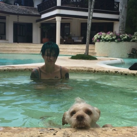 ruby rose vacaciones perro 4