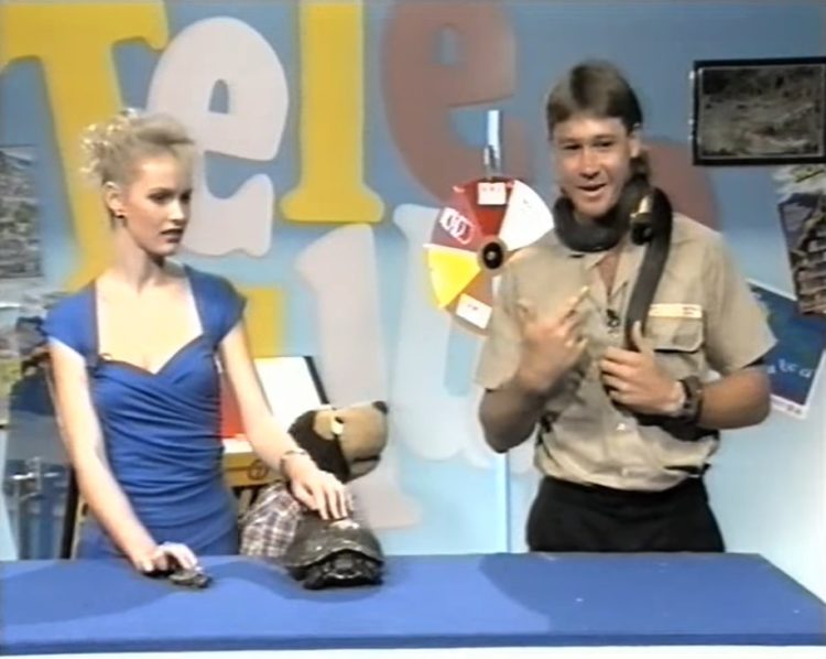 recuerdo de steve irwin cuando era joven mordido por una piton en plena entrevista bitten snake live