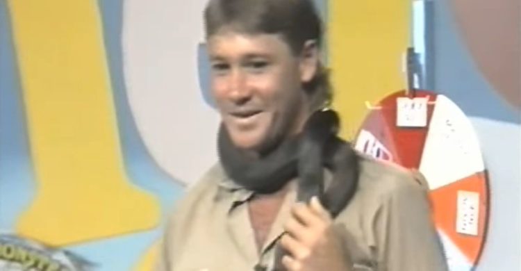 recuerdo de steve irwin cuando era joven mordido por una piton en plena entrevista bitten snake live