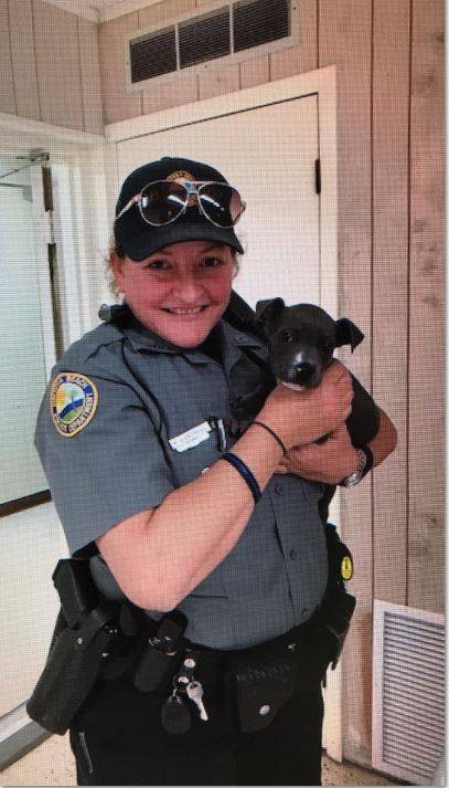 Policia cachorro congelado adoptado pitbull congelado halifax police departement firefighters frozen river puppy saved rescued adopted daytona beach Kera Cantrell 