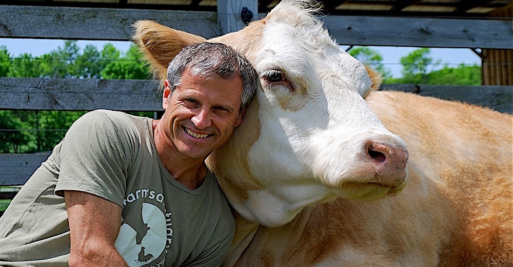 Famoso presentador deja la TV y convierte su granja en un refugio para animales maltratados Famoso presentador deja la TV y convierte su granja en un refugio para animales maltratados