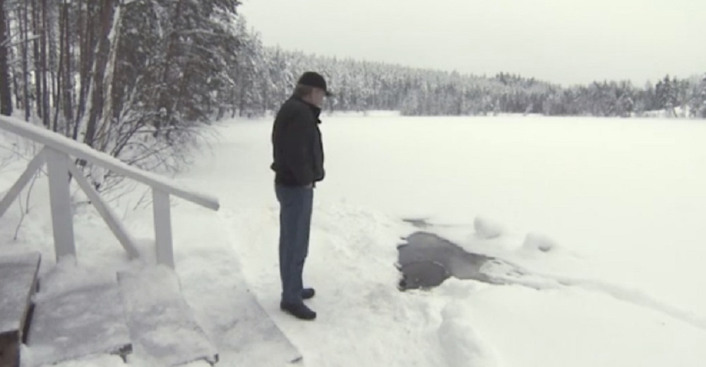 Hombre afortunado recibe todos los días la visita de su «amiga» que emerge de la nieve