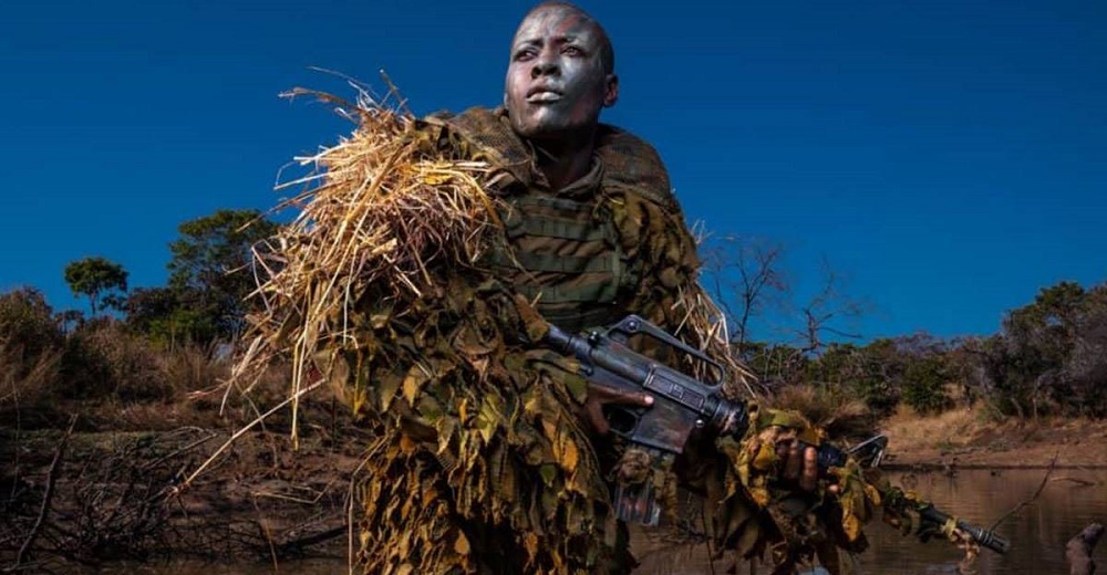 Escuadrón de valientes mujeres combaten a los cazadores furtivos de elefantes en África