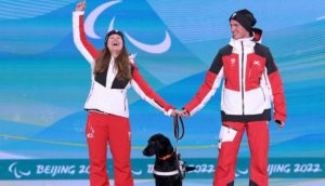 Perro guía le devuelve las ganas de vivir a su dueña invidente y triunfan en las olimpiadas 2022
